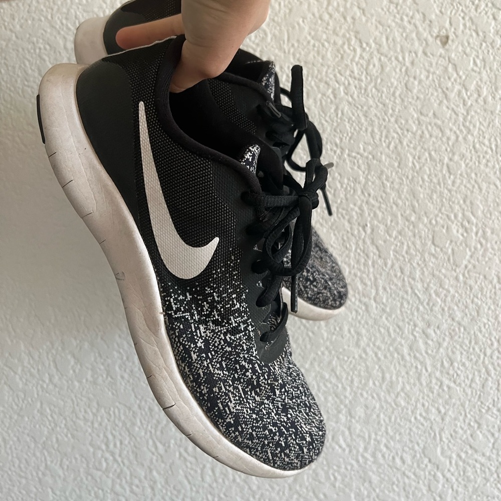 Nike running/workout shoes